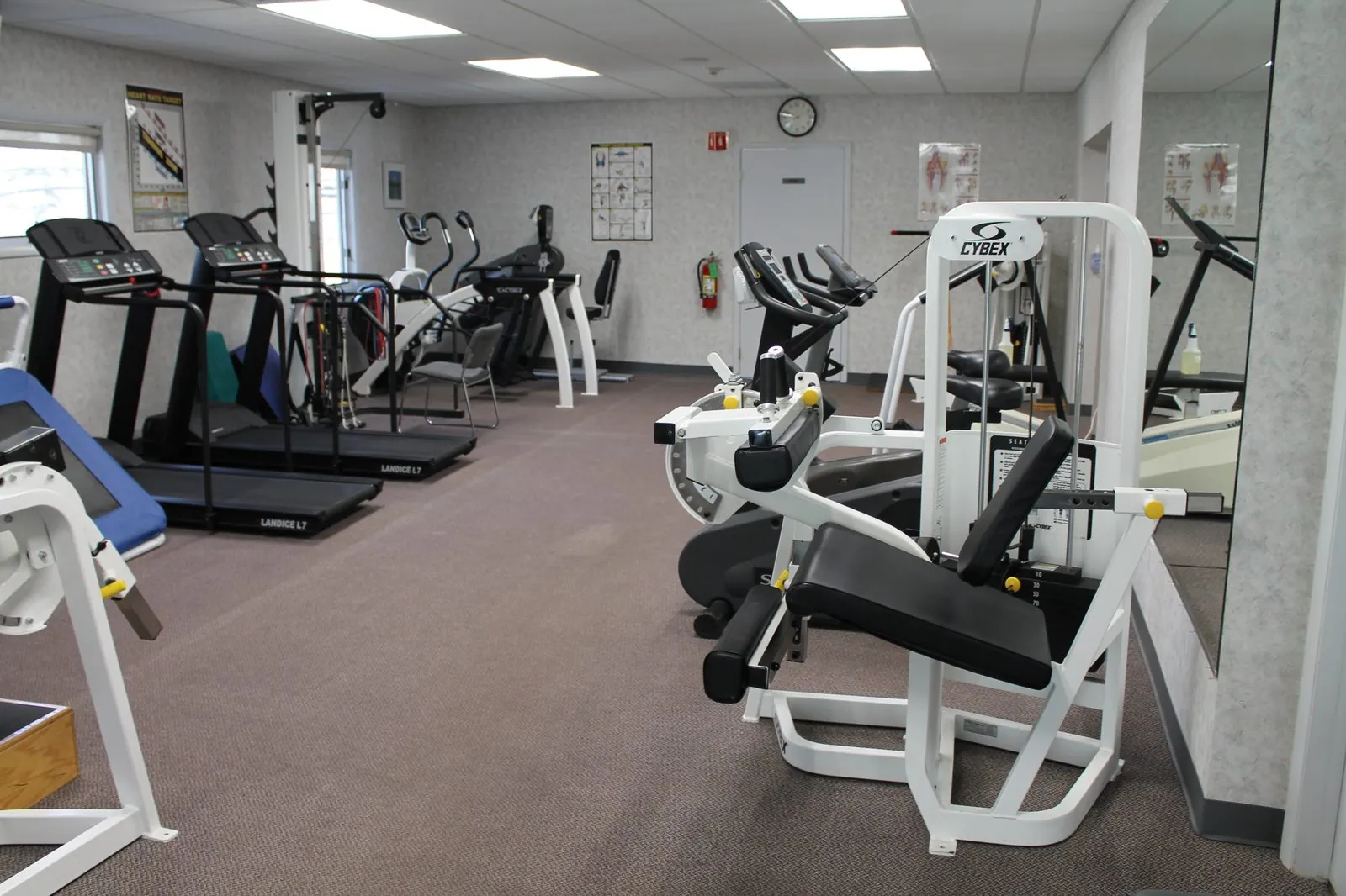 Clinic gym with treadmills and strength machines